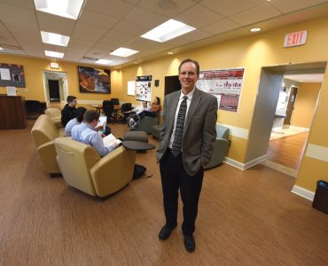 Tim Sadenwasser and Honors students in the Quad Wall Building, home to the Honors Program and a second home for many of its students.