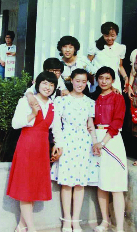 A young Xin-Yun Lu smiles for camera